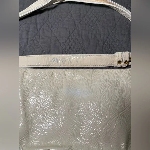 Authentic Fendi Patent Leather Cream Crossbody Bag with Adjustable Strap - Picture 4 of 12